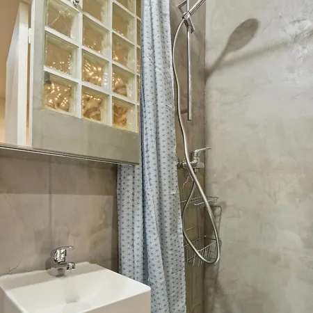 Appartement Tiny 12 D Paris's Heart! Parijs